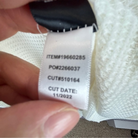 Torrid Neutral Waffle V-Neck Lace Inset Sweatshirt 6X NWT - Picture 15 of 16